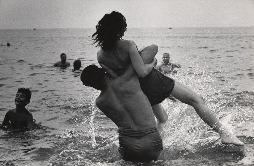 garry-winogrand-coney-island-new-york-ca-1952-web